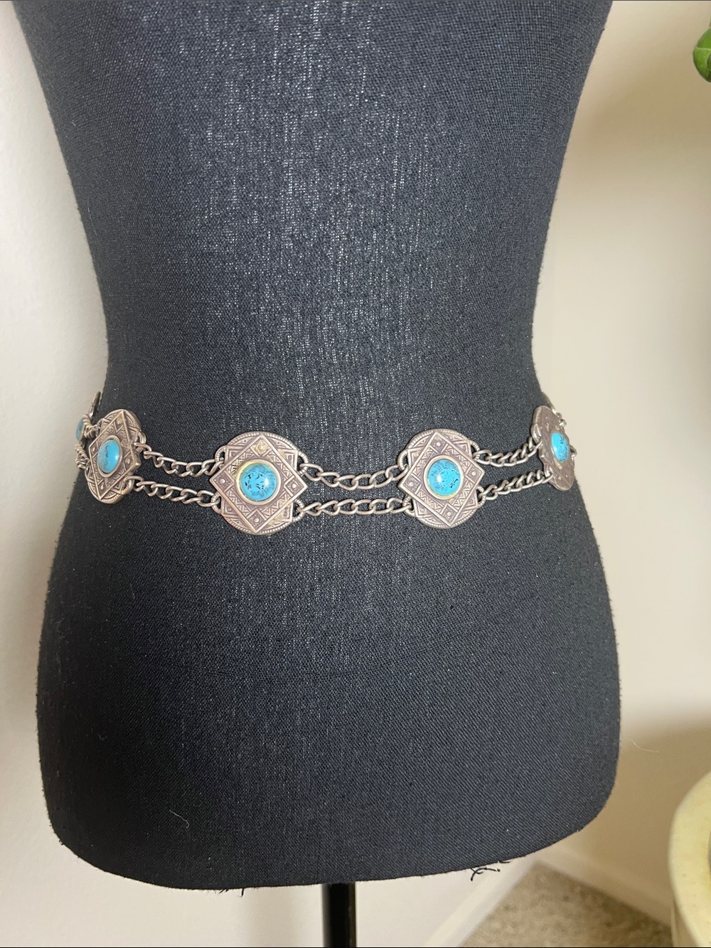 ESCADA Women’s Vintage Chainlink Faux Turquoise Metal Southwest Concho Boho Belt